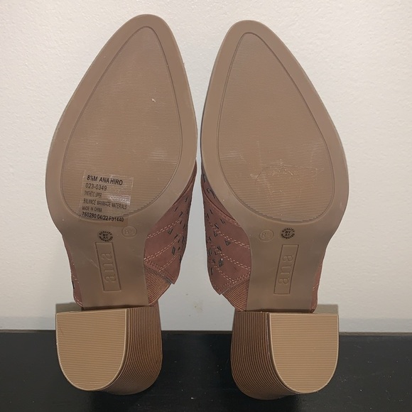 A.n.a Women’s Hiro Chocolate Pointed Toe Block Heel - Picture 7 of 7